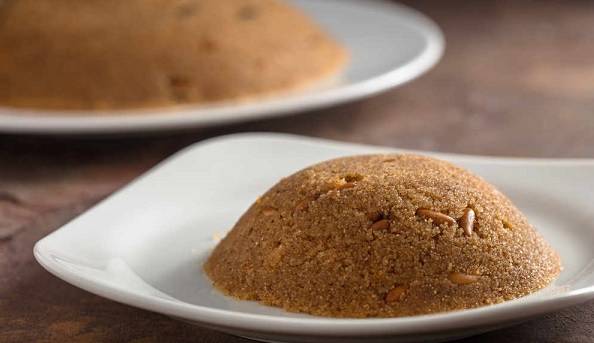 Sütlü irmik helvası nasıl yapılır? Tam ölçülü irmik helvası tarifi