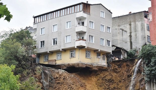 Sütlüce’de bina bu haldeyken hırsız girmiş