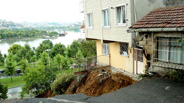 Sütlüce'de korku dolu anlar; binayı boşaltıyorlar