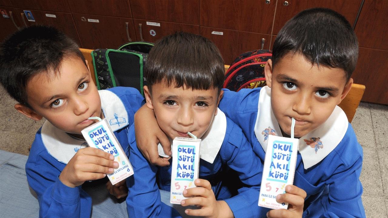 ‘Sütü bozuk’ Ekrem öğrencileri hastanelik etti! Bu projeyi iptal edenlerin şimdi sesi kesildi