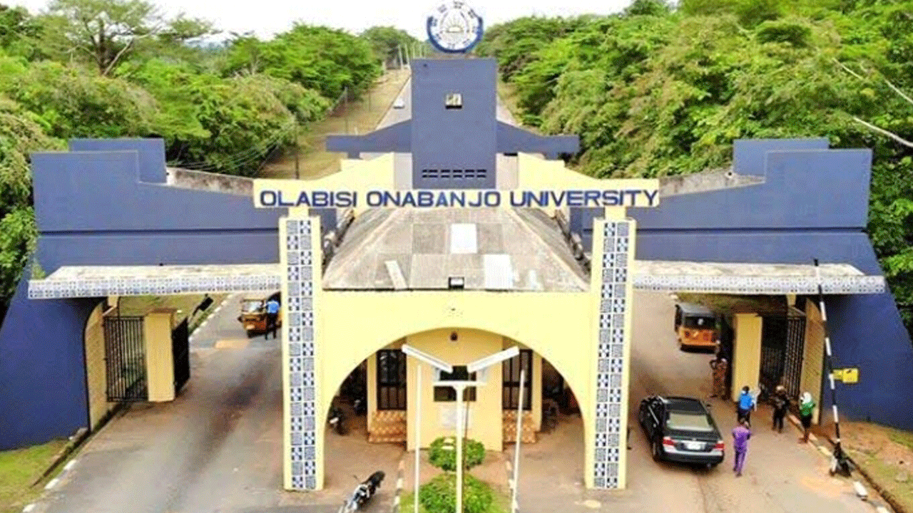 Sütyensiz kız öğrencileri okula almayan üniversiteye hem destek hem tepki yağdı! Gerekçe: Okulda ahlaksızlık istemiyoruz!