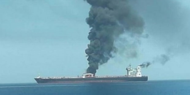 Suudi Arabistan açıklarındaki İran tankerinde patlama