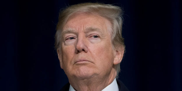 Suudi Arabistan devi Tump'la el sıkıştı