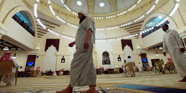 Suudi Arabistan ezan sesini kıstı! Karara karşı çıkanlar 'krallığın düşmanları' ilan edildi