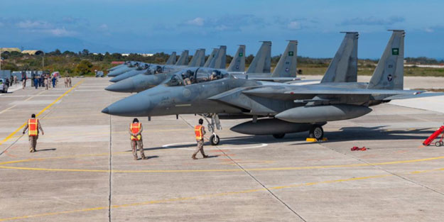 Suudi Arabistan F-15'leri Girit'e indi