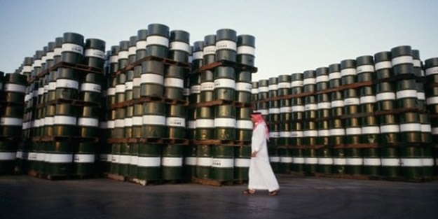 Suudi Arabistan petrol fiyatlarını uçurdu