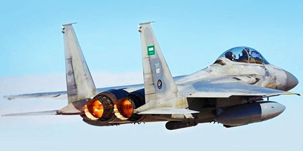 Suudi Arabistan'da askeri uçak düştü