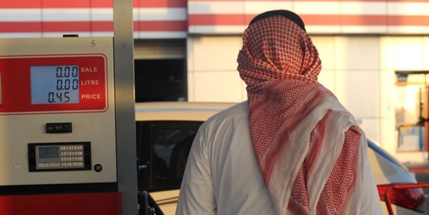 Suudi Arabistan'da benzine ek vergi geliyor