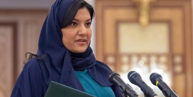 Suudi Arabistan'da bir ilk! Kral'ın karşısına çıktı