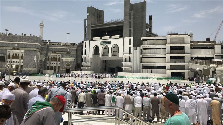 Suudi Arabistan'da iş yerleri namaz vakti de açık olabilecek