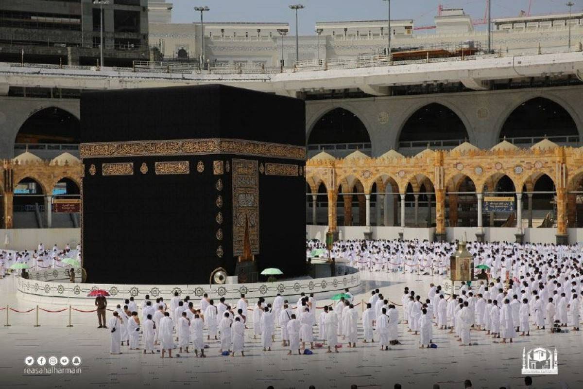 Suudi Arabistan'da Mescid-i Haram ve Mescid-i Nebevi tam kapasite ibadete açılıyor