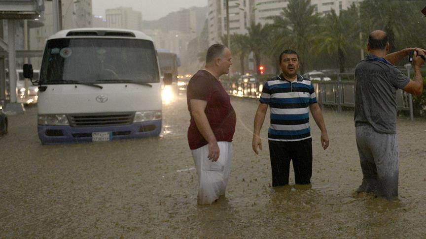 Suudi Arabistan'daki sel baskını 18 kişi öldü
