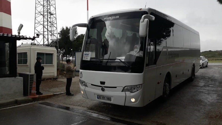 Suudi Arabistan’dan gelen 169 Türk vatandaşı İzmir’e indi 