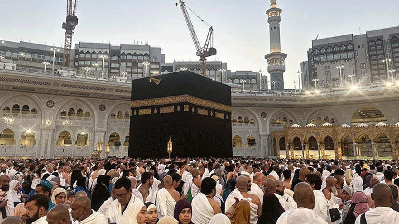 Suudi Arabistan'dan yeni hac kararı: Bunu yapanlar 10 yıl ülkeye giremeyecek