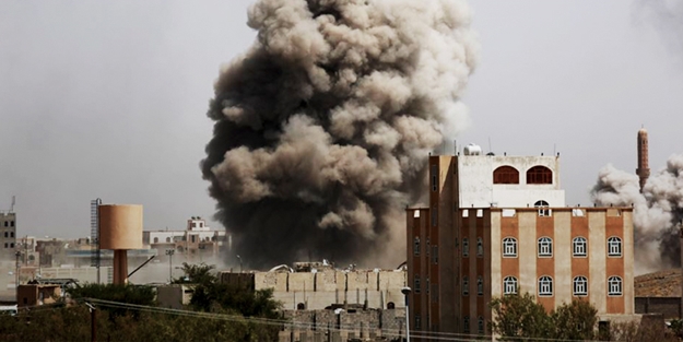 Suudi koalisyonu Yemen'de hapishaneyi vurdu: En az 100 ölü!