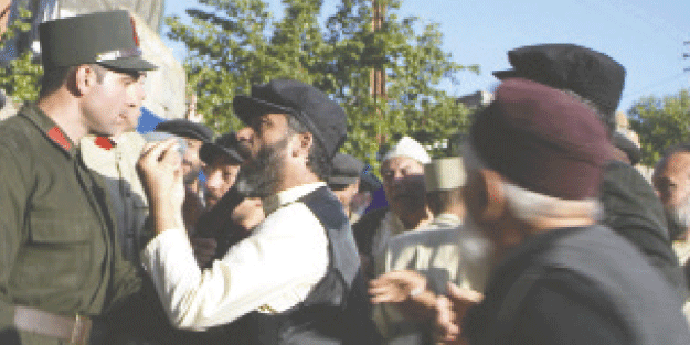 Suveyda filminin yönetmeni Mesut Uçakan, Akit’e konuştu! Tarihin en acımasız olayları harf ve şapka devrimi!