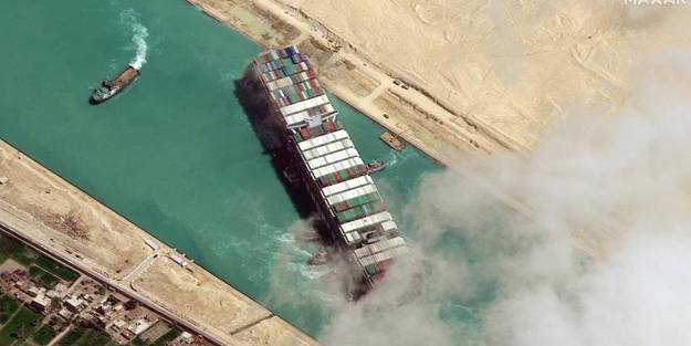 Süveyş Kanalı'nı tıkamıştı! Dev gemi kanaldan ayrılıyor