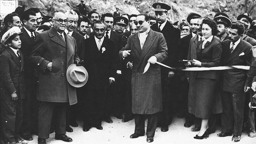 Suya atılan Adnan Menderes imzası