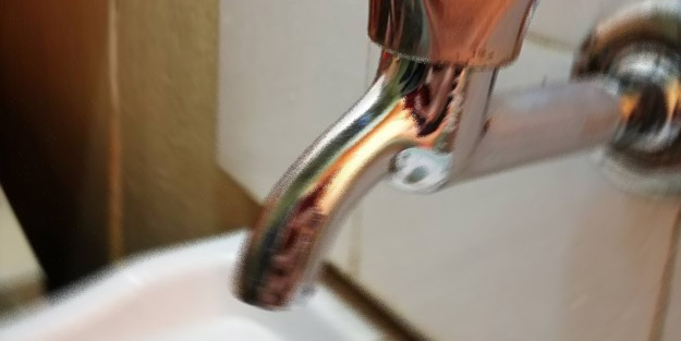 Suyun kokusu ve tadı değişti, musluktan çıkanı görenler gözlerine inanamadı