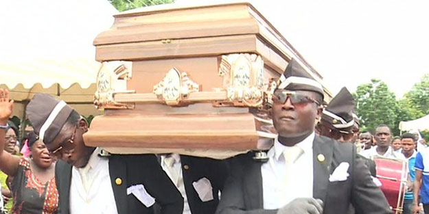 Tabutla dans eden adamlardan Türkiye'ye çağrı: Kurallara uyun yoksa...