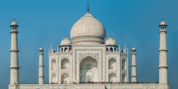Tac Mahal'de namaz kılan Müslümanlar gözaltına alındı!