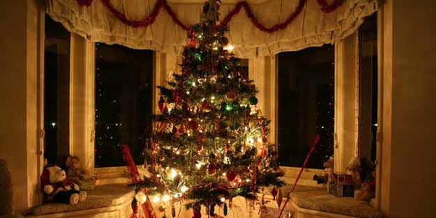 Noel ağaçları ve hediyeleri yasaklandı!