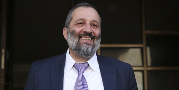 Tacizci bakan gitti, rüşvetçi bakan geldi