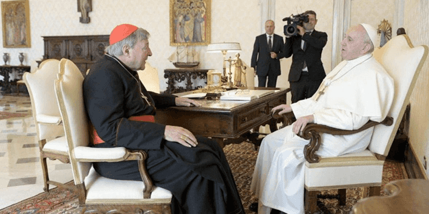 Tacizci kardinal ile Papa'nın samimi pozları