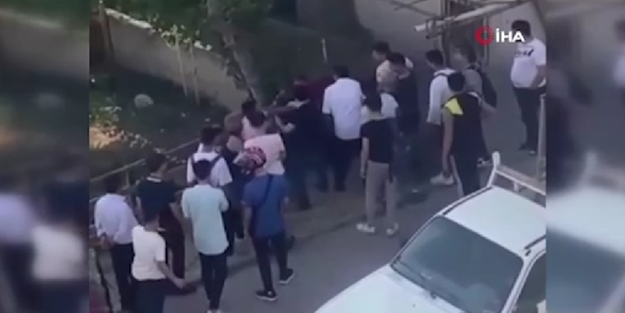 Tacizci olduğu iddia edilen adamı otobüsten indirip linç ettiler!