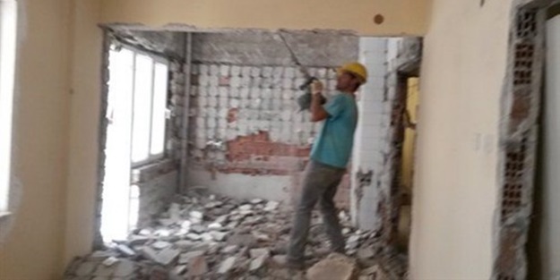 Tadilat yaparken çuval çuval para buldular