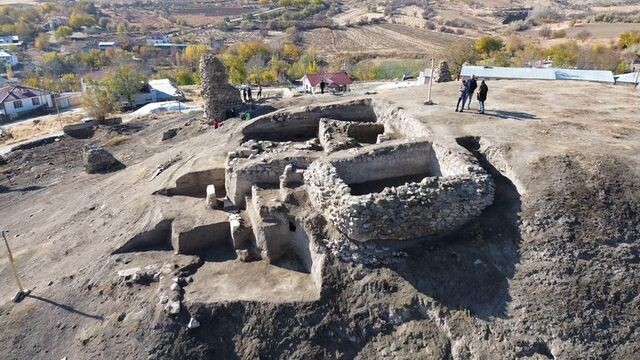 Tadım Kalesi ve Höyüğü'nden tarih fışkırdı