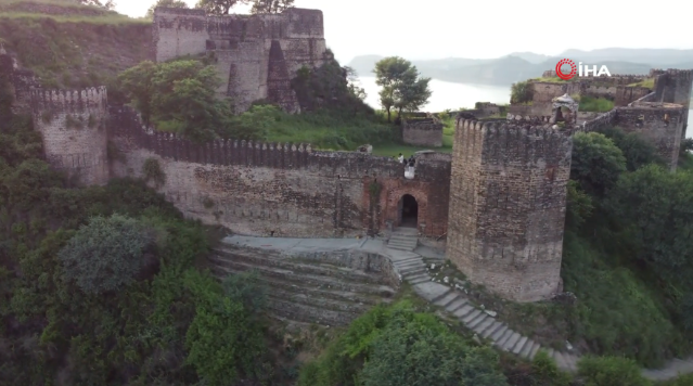 Tadım Kalesi'nde 'Roma kral veya soylu yolu' keşfedildi