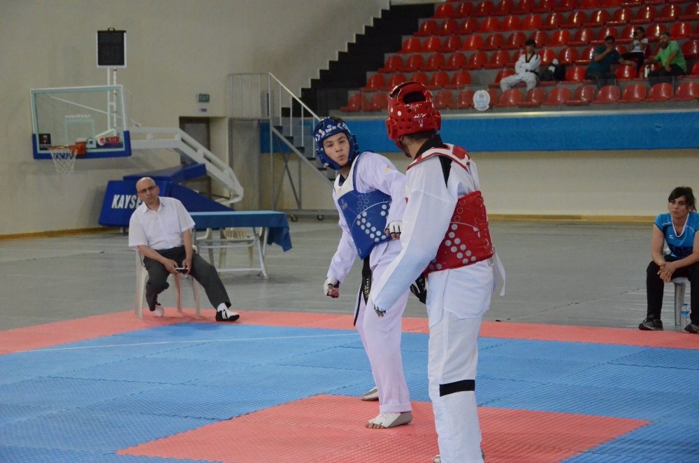 Taekwondo İl Birinciliği Başladı 