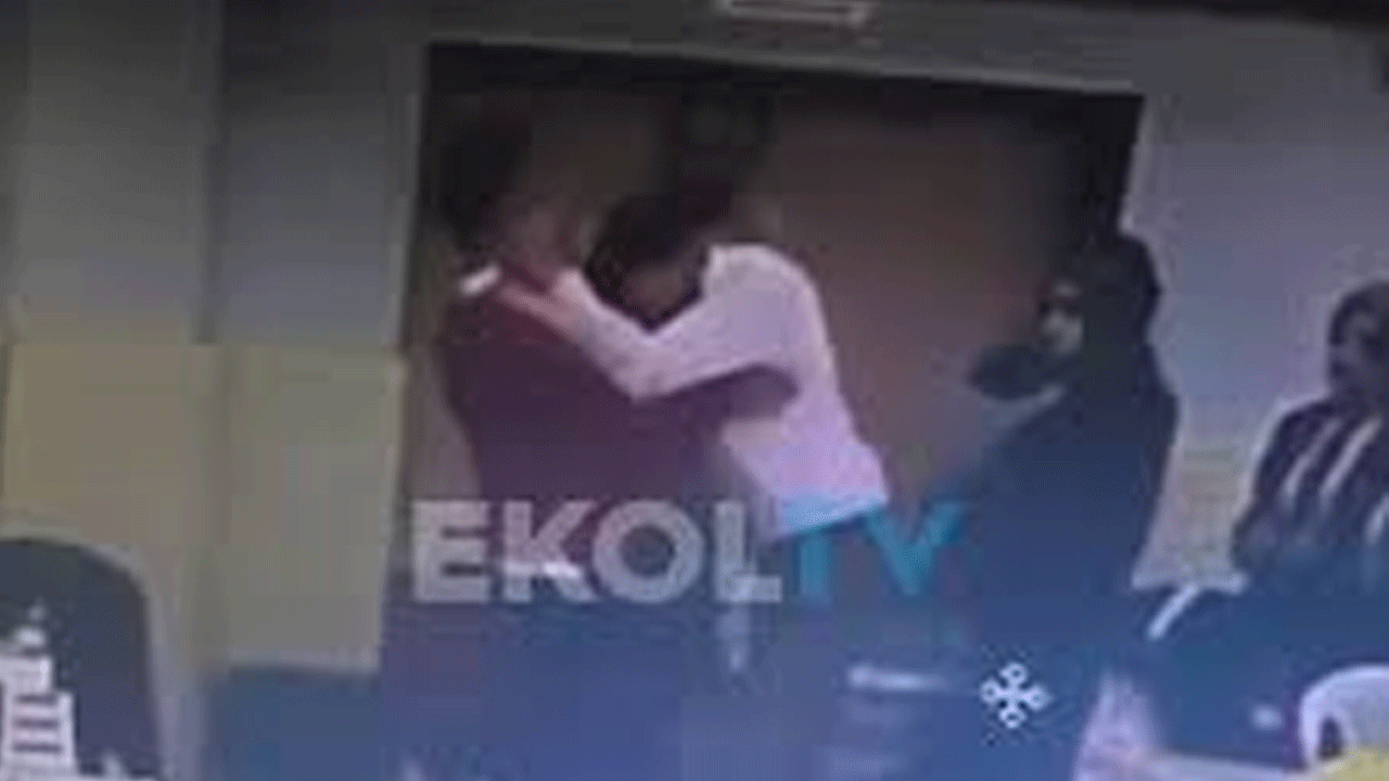 Taekwondo turnuvasında hakem antrenöre kafa attı