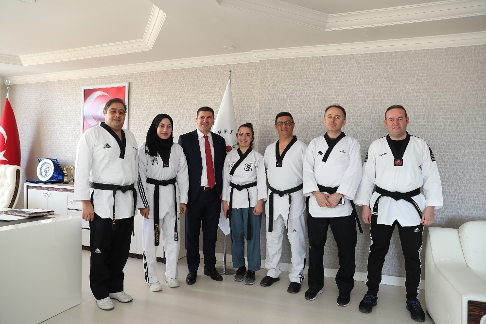 Taekwondoculardan Başkan Ercengiz’e ziyaret 