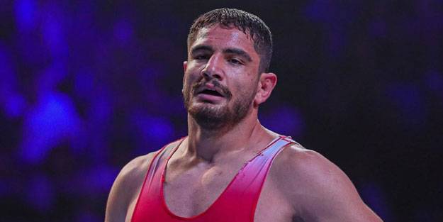 Taha Akgül, ABD'li rakibini yerden yere vurdu