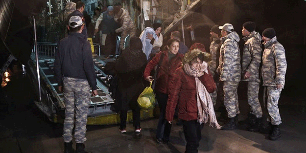 Tahliye talebinde bulunan depremzedeler TSK’nın kargo uçaklarıyla İstanbul’a getirildi