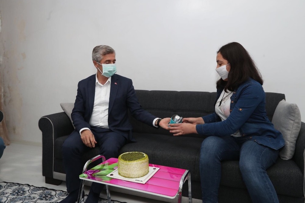 Tahmazoğlu’dan doğum günü sürprizi 