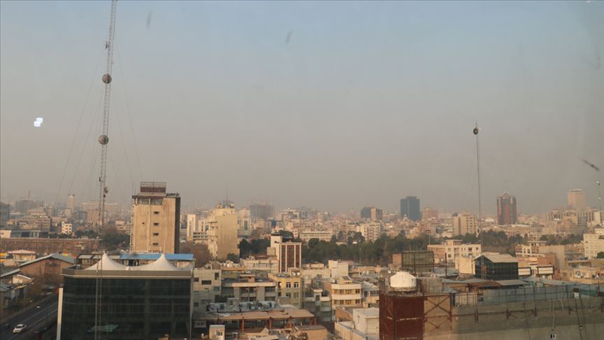 Tahran'da hava kirliliği nedeniyle okullar tatil edildi