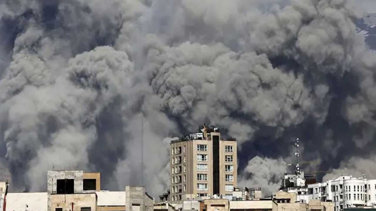 Tahran'da kan verme merkezlerinde yoğunluk oluştu