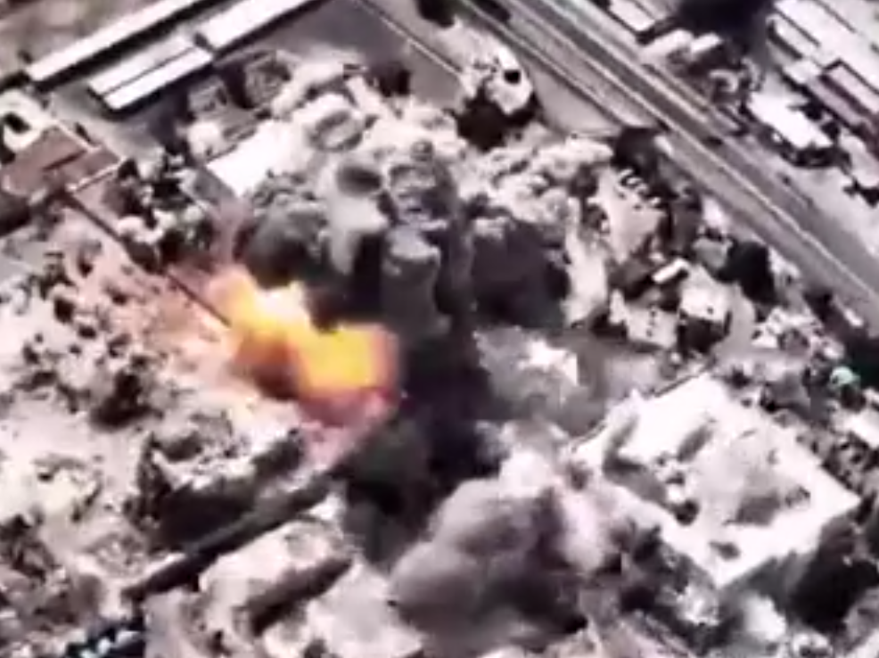 Tahran'da karargah vuruldu: İsrail saldırı anına ait görüntüleri paylaştı