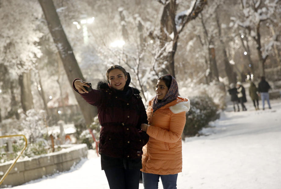 Tahran’da okullara kar tatili 