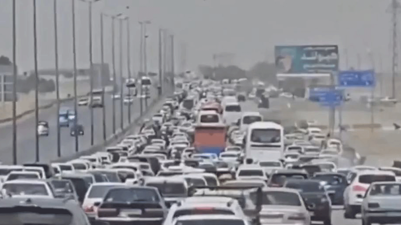 Tahran'dan kaçış! Uzun araç kuyrukları oluştu