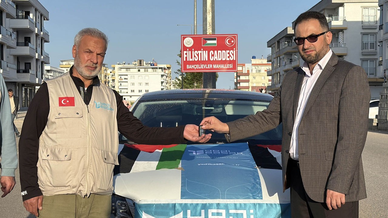 Takdir toplayan davranış! Arabasını Gazze için verdi