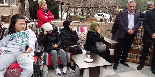 Takdir toplayan davranış! Mahalle sakinleri bir araya gelip 25 depremzedeye ev kurdu