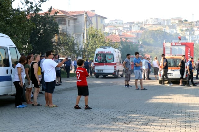 Takdir toplayan hareket! Kaplumbağayı alevlerin arasından kurtardı