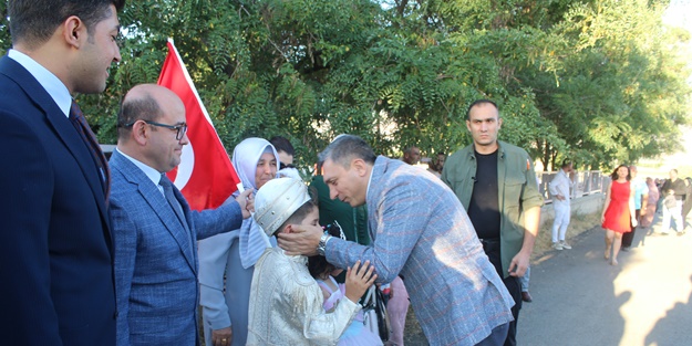 Takdir toplayan hareket! Makam aracını sünnet olan şehit oğluna tahsis etti