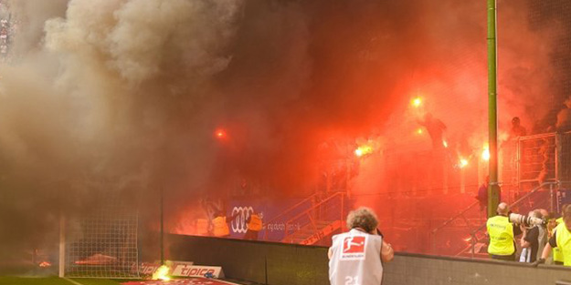 Takım küme düştü, taraftar stadı ateşe verdi