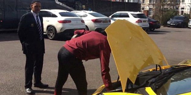 'Takımdan ayrılacağım' dedi, arabasına tuğlalarla saldırdılar