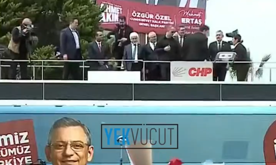 Takiyye yapmanın hazin sonu! Ezan şovu yapmak isteyen CHP’liler rezil oldu